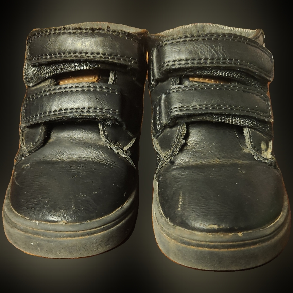 Lot of toddler shoes - Picture 6 of 8